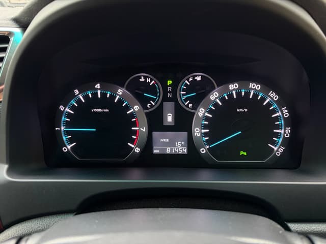2009 Toyota Vellfire JDM car for sale — photo 13 of 17