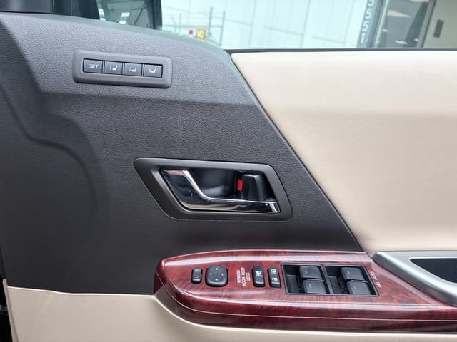 2008 Toyota Alphard JDM car for sale — photo 13 of 19