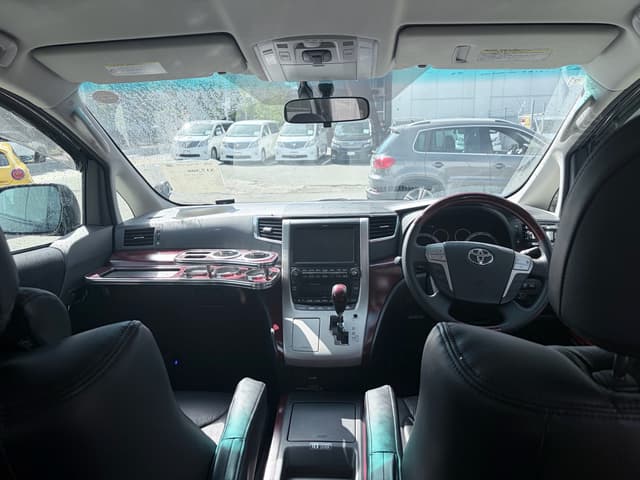 2009 Toyota Vellfire JDM car for sale — photo 18 of 22