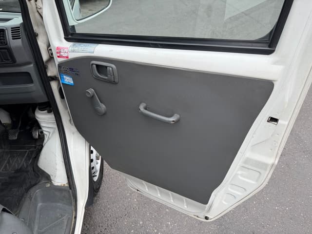 2001 Mitsubishi Minicab JDM car for sale — photo 13 of 24