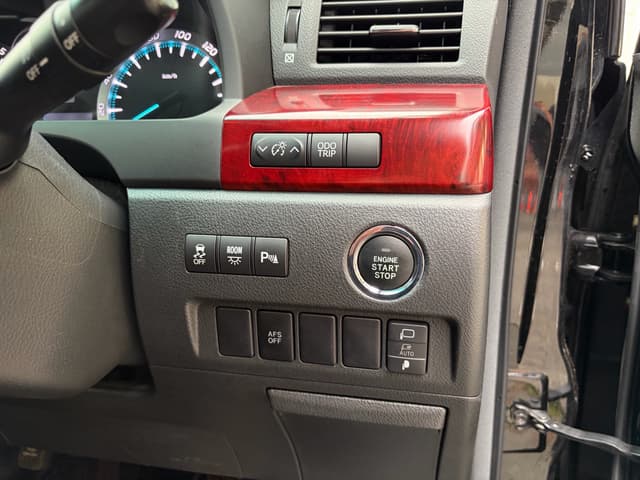 2009 Toyota Vellfire JDM car for sale — photo 16 of 17