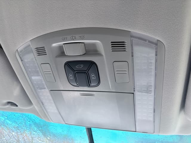 2009 Toyota Vellfire JDM car for sale — photo 12 of 22