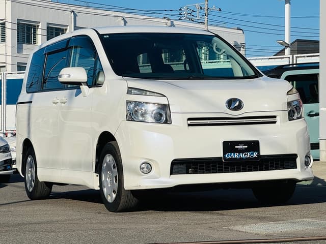 2010 Toyota Voxy JDM car for sale — photo 8 of 25