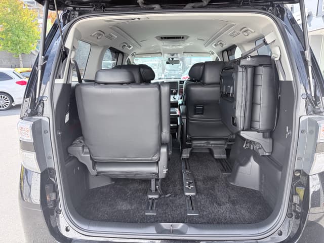 2009 Toyota Vellfire JDM car for sale — photo 20 of 22