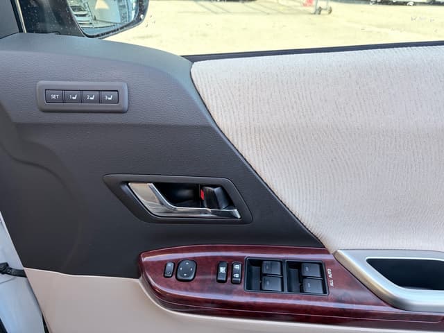 2010 Toyota Alphard JDM car for sale — photo 13 of 20