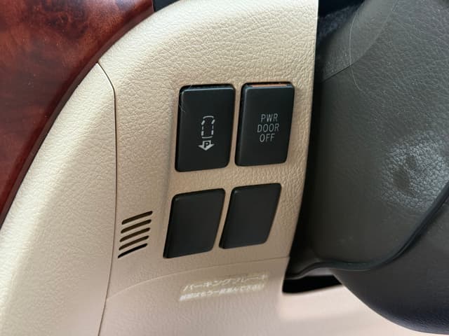2008 Toyota Vellfire JDM car for sale — photo 15 of 21