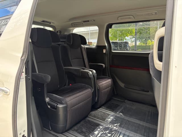 2009 Toyota Vellfire JDM car for sale — photo 14 of 15