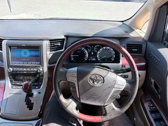 2008 Toyota Vellfire JDM car for sale — photo 8 of 21