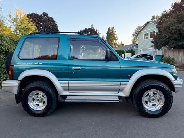 1994 Mitsubishi Pajero JDM car for sale — photo 10 of 25