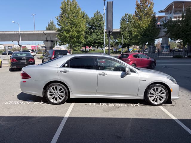 2010 Toyota Crown JDM car for sale — photo 8 of 18