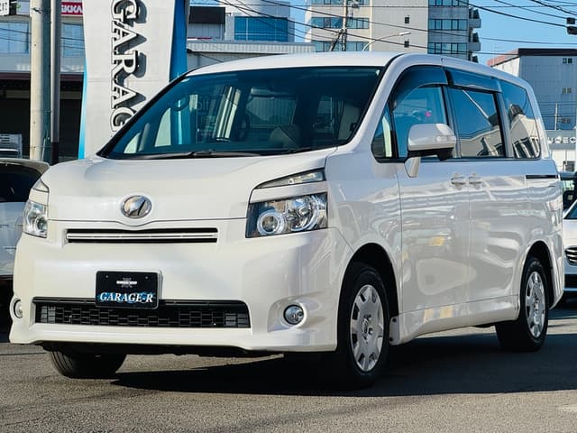 2010 Toyota Voxy JDM car for sale — photo 10 of 25