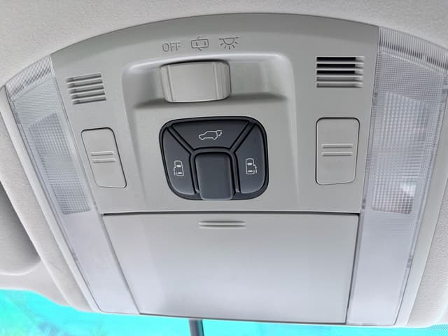 2009 Toyota Vellfire JDM car for sale — photo 15 of 17