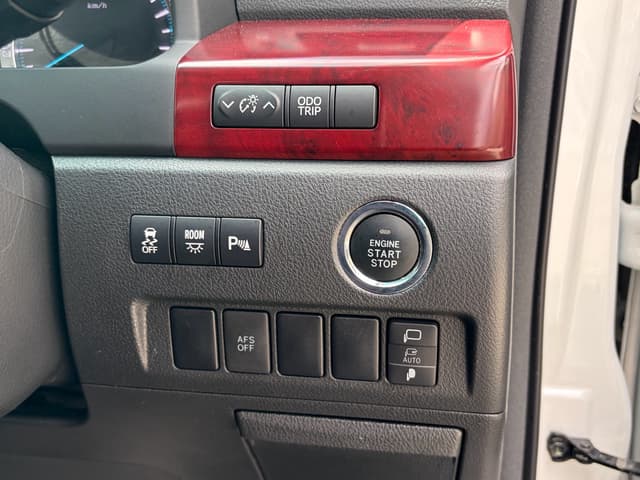 2009 Toyota Vellfire JDM car for sale — photo 11 of 15