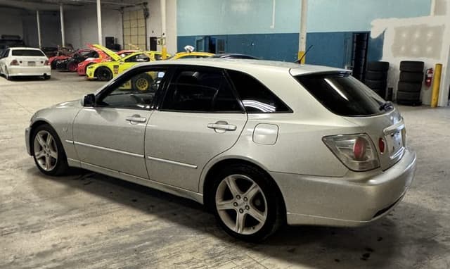 2001 Toyota Altezza JDM car for sale — photo 21 of 25