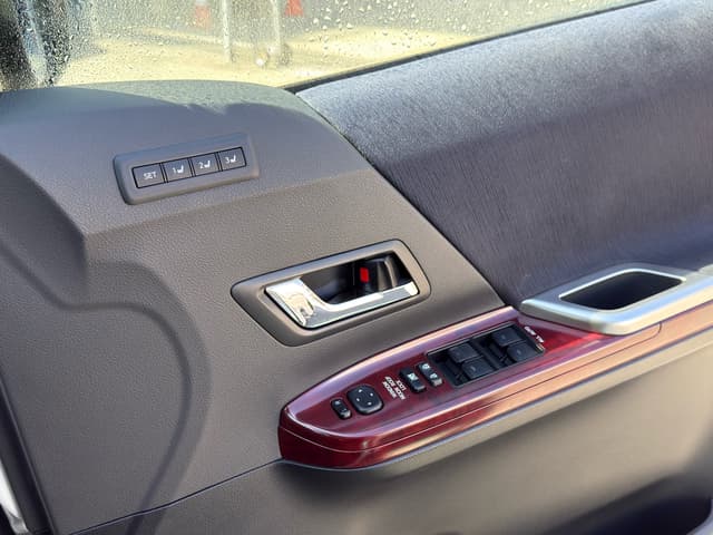 2010 Toyota Vellfire JDM car for sale — photo 11 of 13