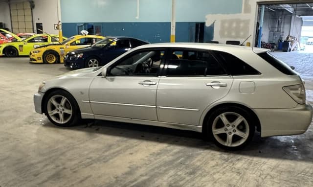 2001 Toyota Altezza JDM car for sale — photo 23 of 25