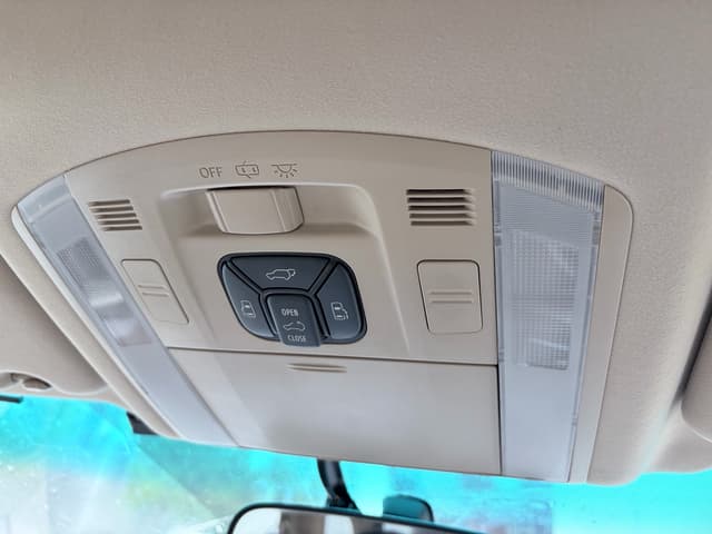 2008 Toyota Vellfire JDM car for sale — photo 13 of 18