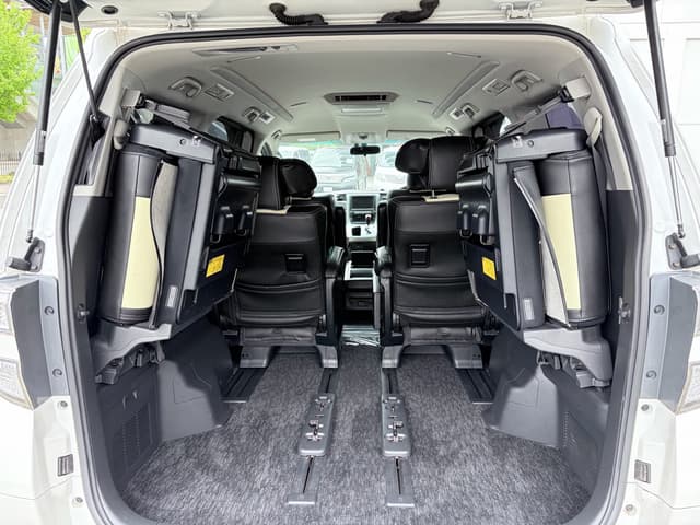 2009 Toyota Vellfire JDM car for sale — photo 17 of 17