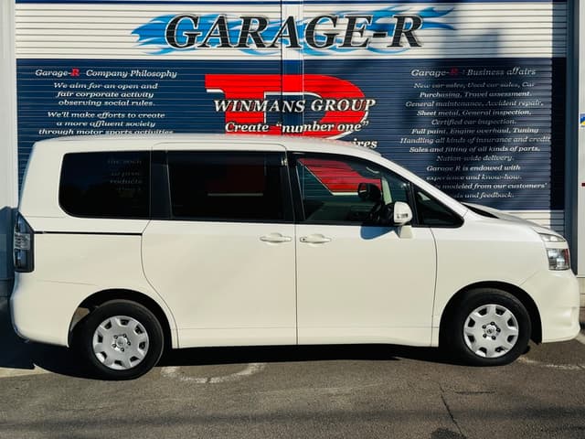 2010 Toyota Voxy JDM car for sale — photo 11 of 25