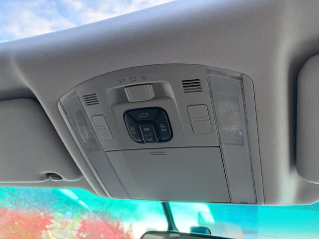 2008 Toyota Vellfire JDM car for sale — photo 11 of 18
