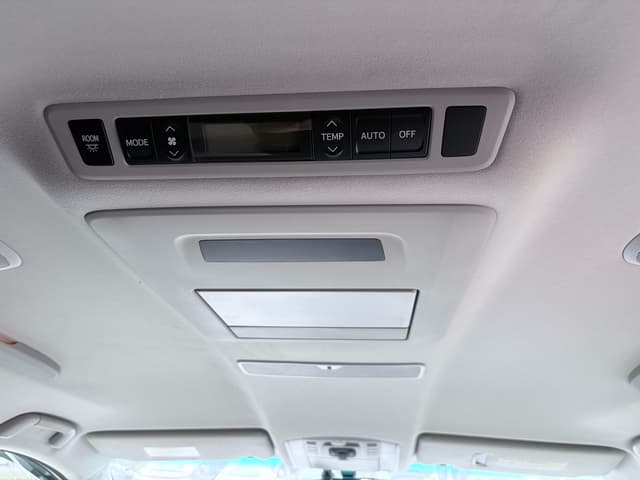 2009 Toyota Vellfire JDM car for sale — photo 16 of 17