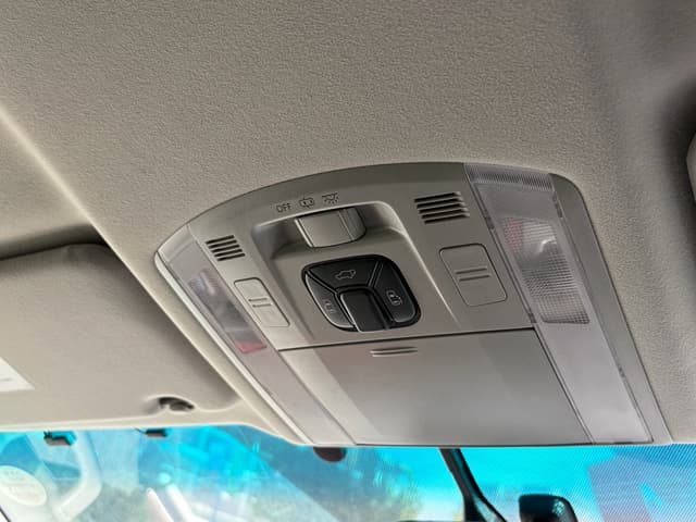 2009 Toyota Vellfire JDM car for sale — photo 8 of 13