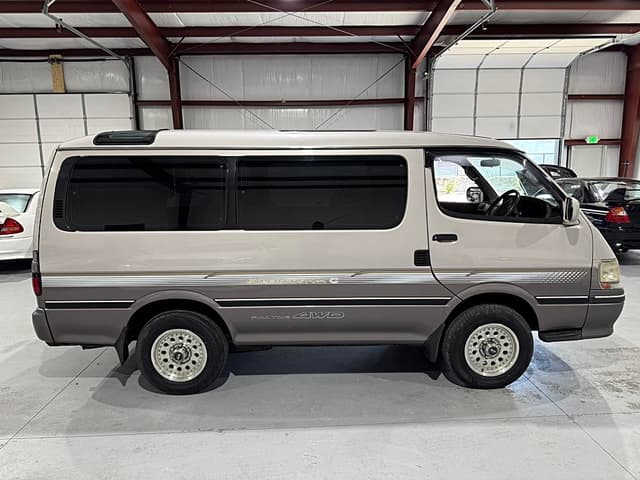 1997 Toyota HiAce JDM car for sale — photo 6 of 25