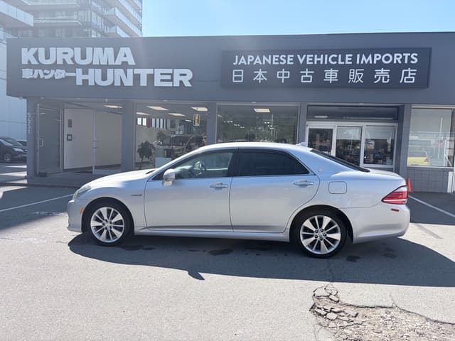 2010 Toyota Crown JDM car for sale — photo 4 of 18
