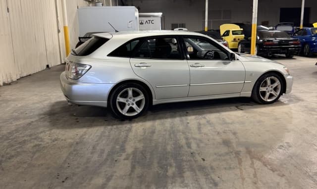 2001 Toyota Altezza JDM car for sale — photo 10 of 25