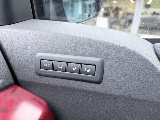 2009 Toyota Vellfire JDM car for sale — photo 11 of 17
