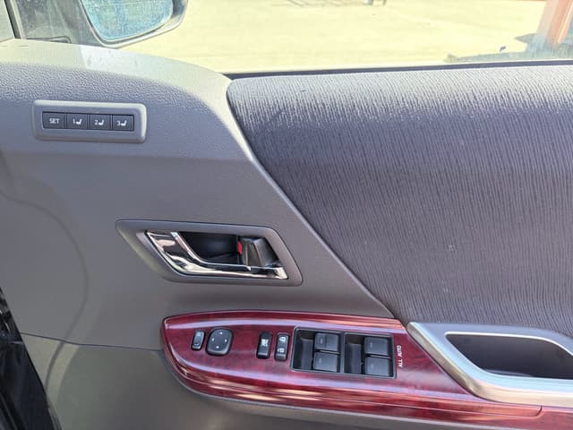 2009 Toyota Vellfire JDM car for sale — photo 14 of 19