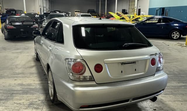 2001 Toyota Altezza JDM car for sale — photo 18 of 25