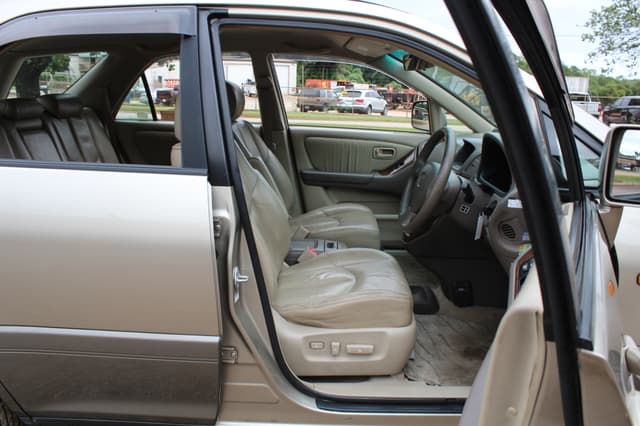 2000 Toyota Harrier JDM car for sale — photo 14 of 25