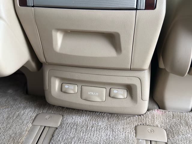 2008 Toyota Vellfire JDM car for sale — photo 20 of 21