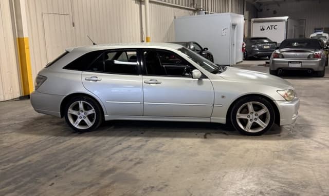 2001 Toyota Altezza JDM car for sale — photo 7 of 25