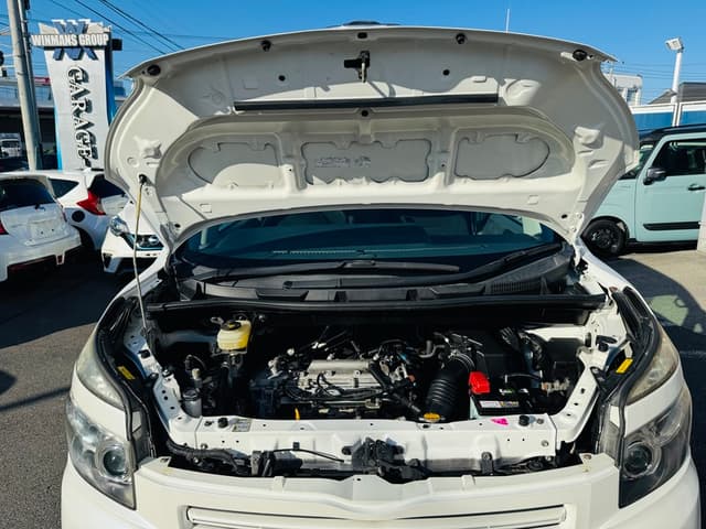 2010 Toyota Voxy JDM car for sale — photo 18 of 25