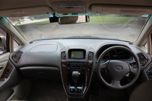 2000 Toyota Harrier JDM car for sale — photo 13 of 25