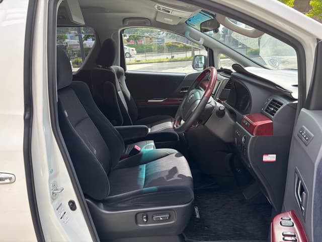 2009 Toyota Vellfire JDM car for sale — photo 13 of 15