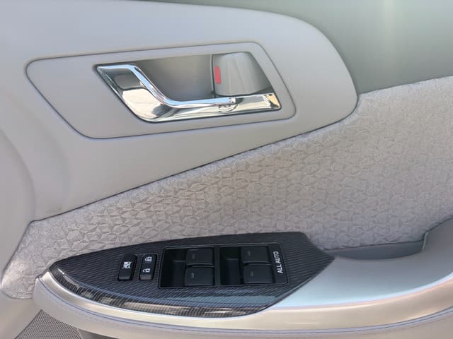 2010 Toyota Crown JDM car for sale — photo 12 of 18