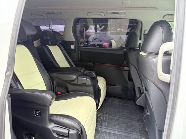 2009 Toyota Vellfire JDM car for sale — photo 14 of 17