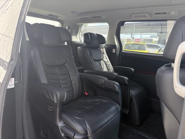 2009 Toyota Vellfire JDM car for sale — photo 19 of 22