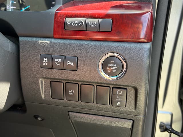 2009 Toyota Vellfire JDM car for sale — photo 10 of 13