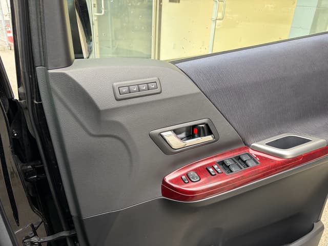2009 Toyota Vellfire JDM car for sale — photo 17 of 17