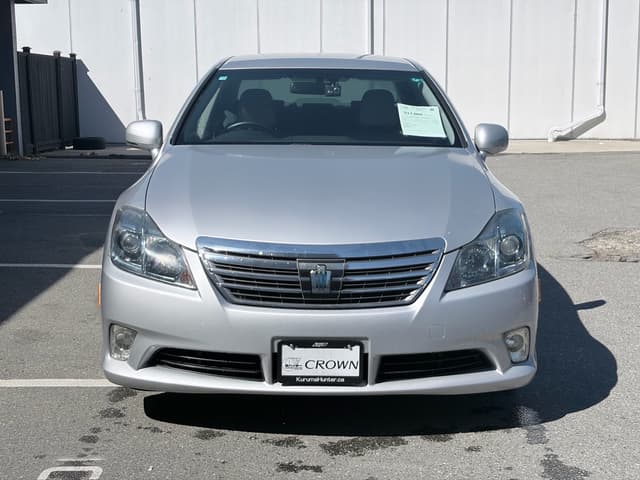 2010 Toyota Crown JDM car for sale — photo 2 of 18