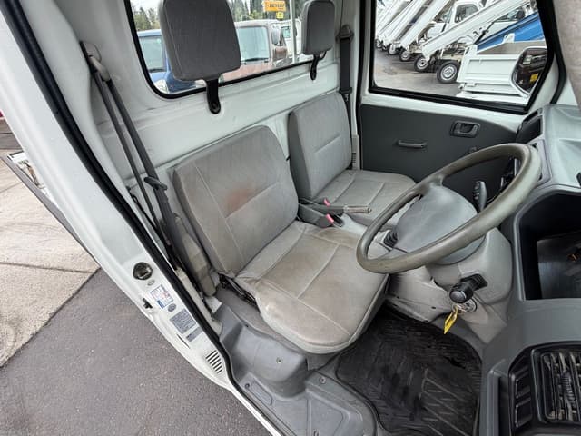2001 Mitsubishi Minicab JDM car for sale — photo 18 of 24