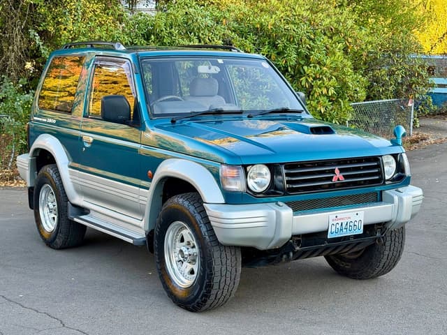 1994 Mitsubishi Pajero JDM car for sale — photo 2 of 25