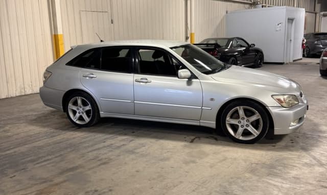 2001 Toyota Altezza JDM car for sale — photo 6 of 25