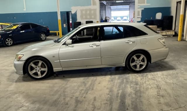 2001 Toyota Altezza JDM car for sale — photo 24 of 25