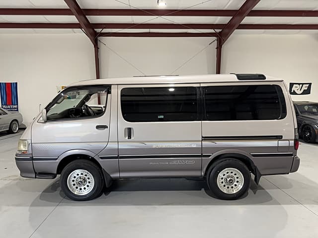1997 Toyota HiAce JDM car for sale — photo 2 of 25