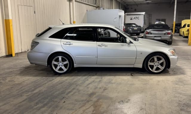 2001 Toyota Altezza JDM car for sale — photo 8 of 25